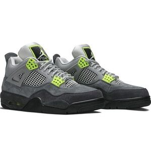 Air Jordan 4 Retro SE Neon 95 (Men’s 5.5 / Women’s 7)